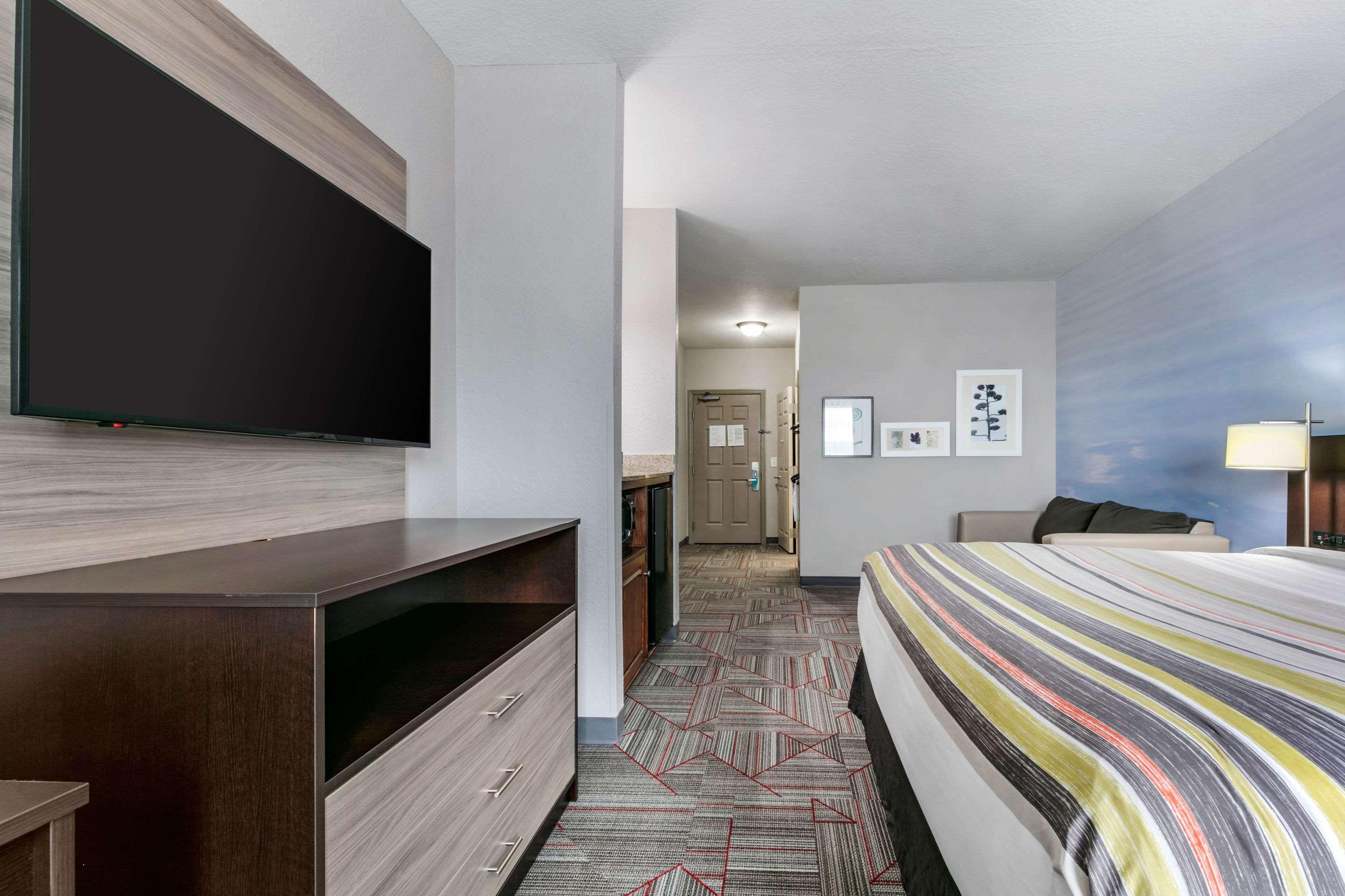 Hotel Clarion Pointe Columbus-Bradley Park Exterior foto