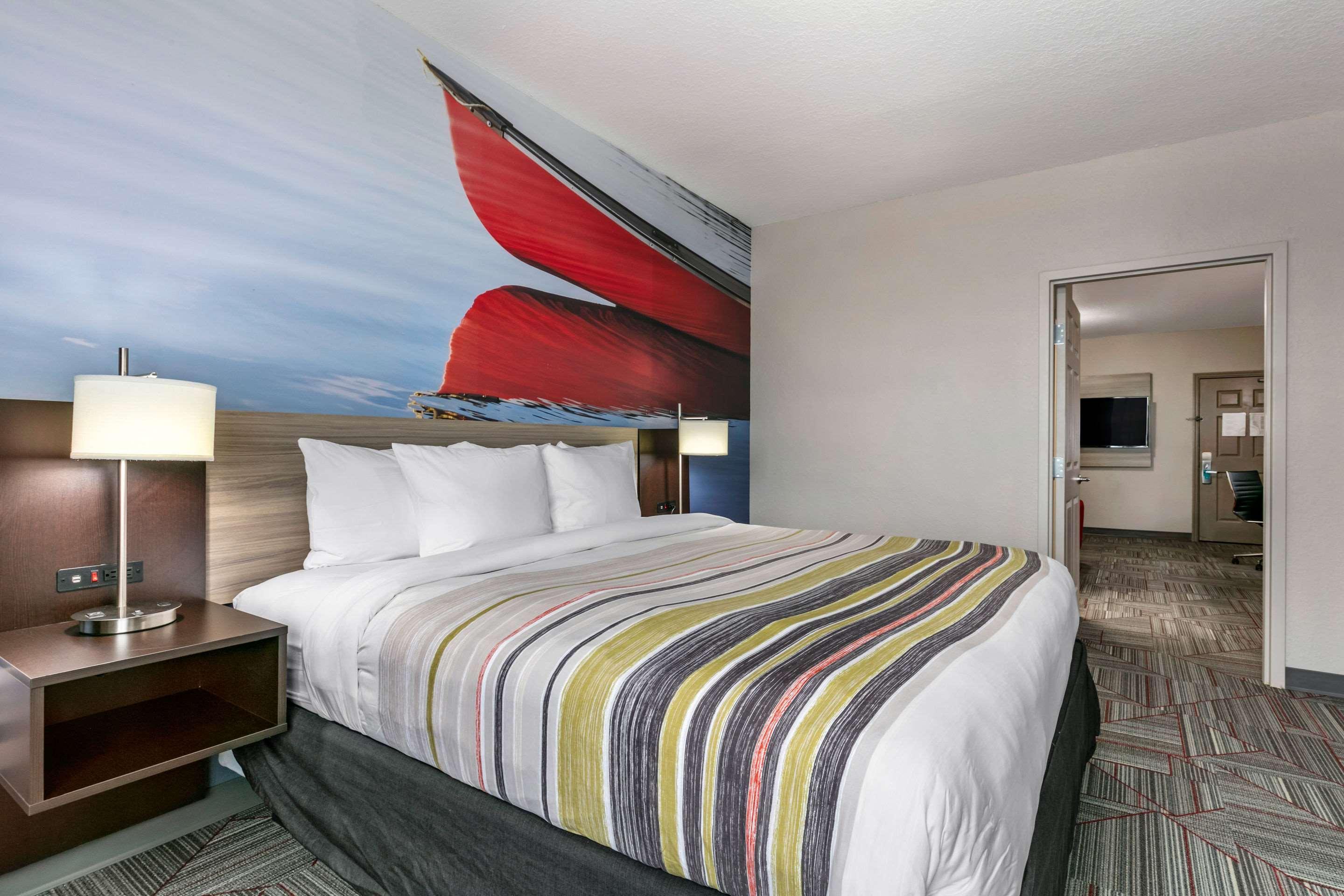 Hotel Clarion Pointe Columbus-Bradley Park Exterior foto