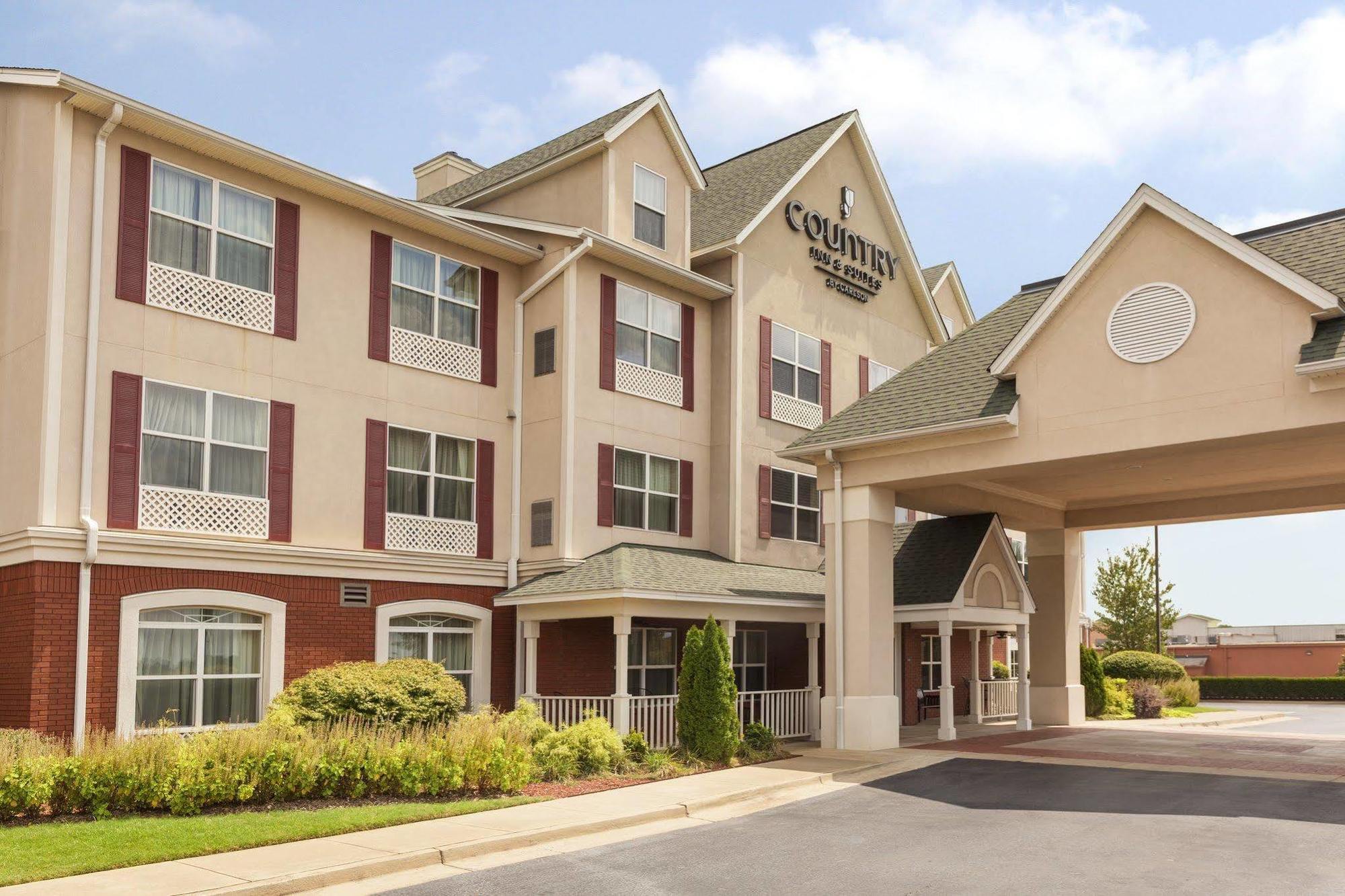 Hotel Clarion Pointe Columbus-Bradley Park Exterior foto