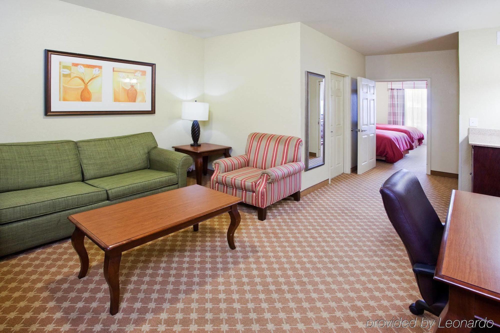 Hotel Clarion Pointe Columbus-Bradley Park Exterior foto